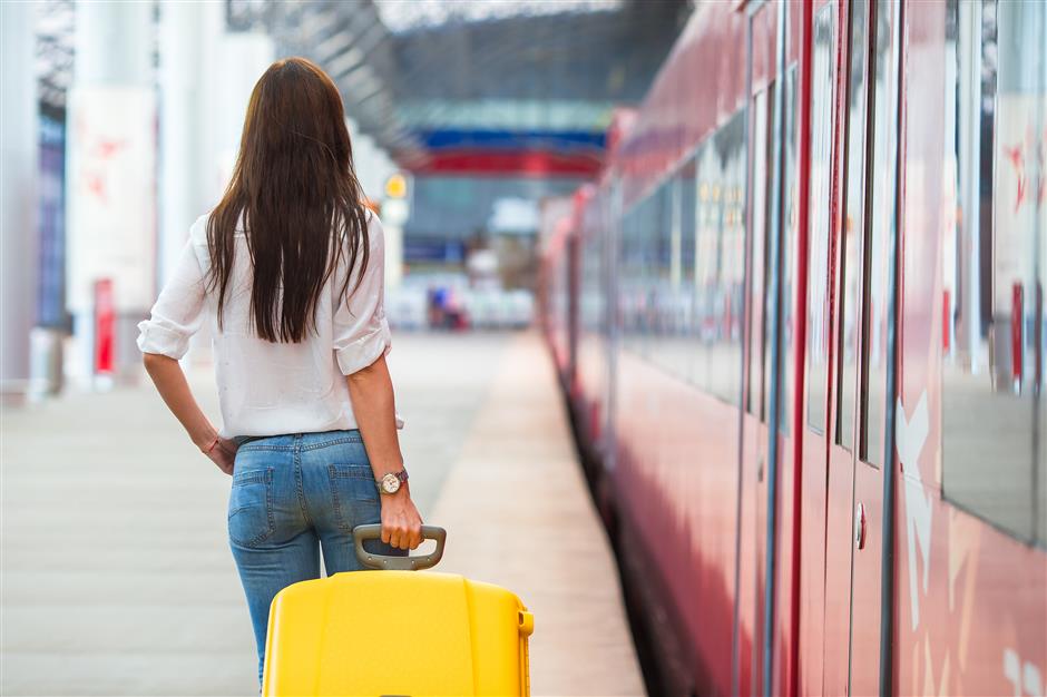 Pickup and delivery luggage service now bookable on 12306
