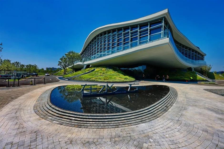 最新網紅地!三體科幻+大唐美學+湖畔咖啡,暑期打卡「王炸」組合