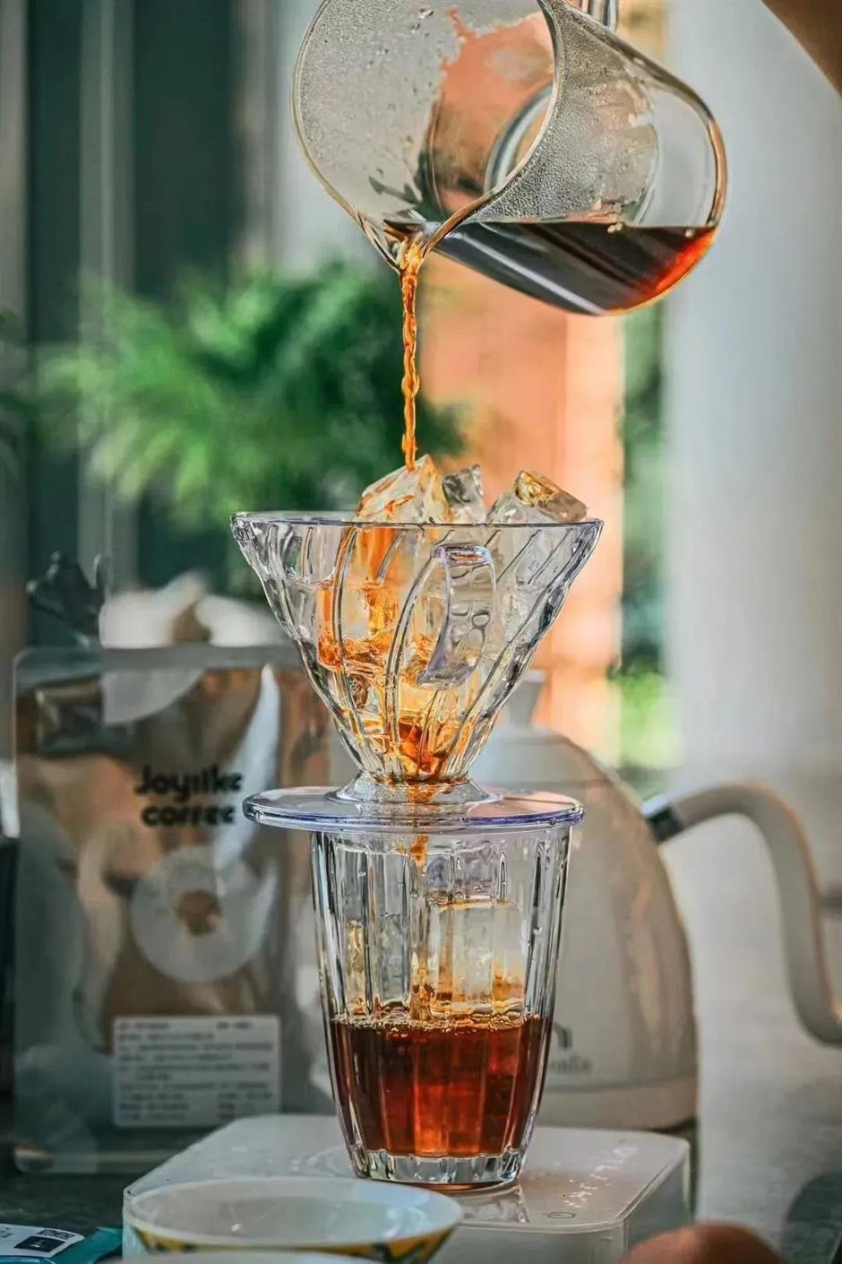 最新網紅地!三體科幻+大唐美學+湖畔咖啡,暑期打卡「王炸」組合