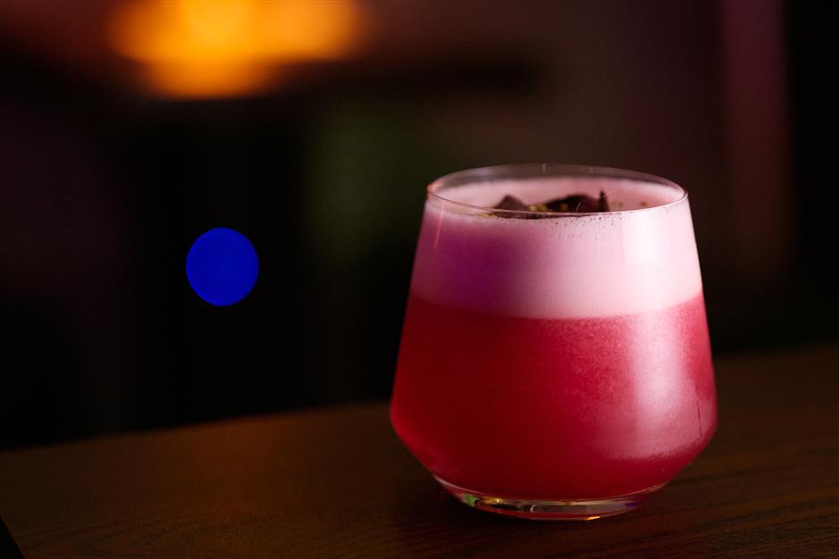 [Nightlife] Juanit's...Filipino Food SO Good, It's in a... Bar