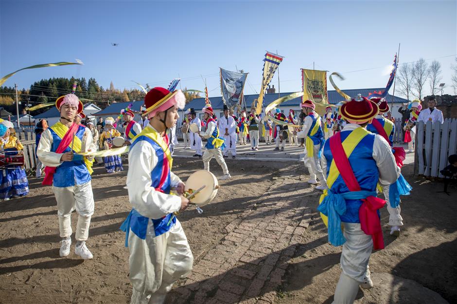 Tradition and change: Farmers' dance of China's Korean ethnic group spins through time