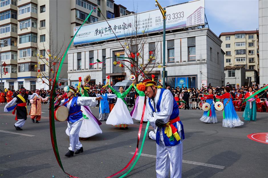 Tradition and change: Farmers' dance of China's Korean ethnic group spins through time