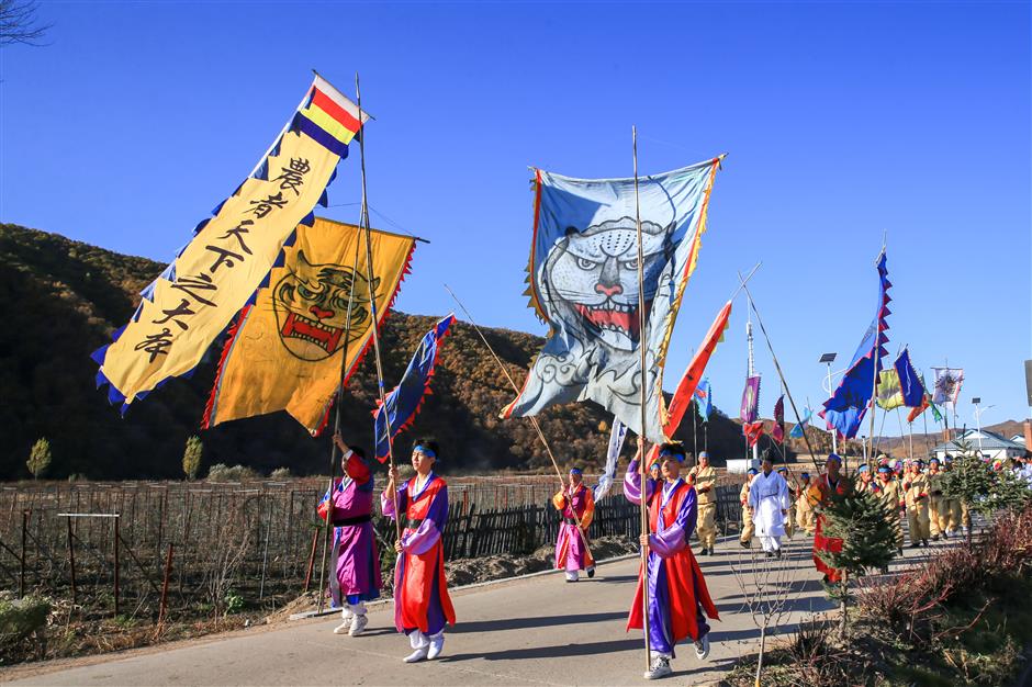 Tradition and change: Farmers' dance of China's Korean ethnic group spins through time