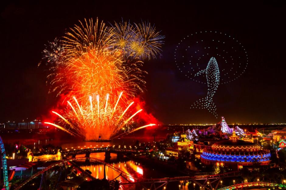 Haichang Ocean Park offers cool respite from scorching summer