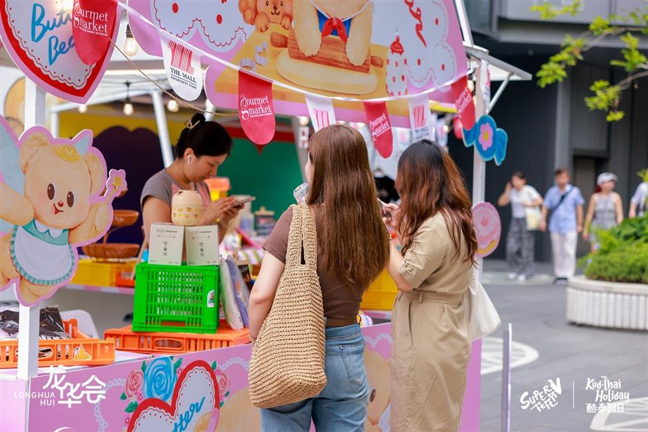 Enticing summertime fun at Kud-Thai market