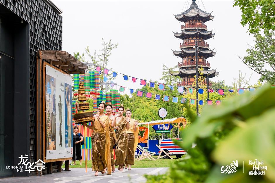 Enticing summertime fun at Kud-Thai market