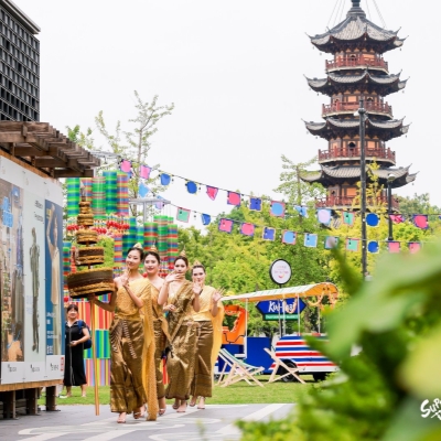 Enticing summertime fun at Kud-Thai market