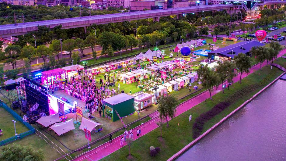 Night market brings Bangkok vibes to Shanghai