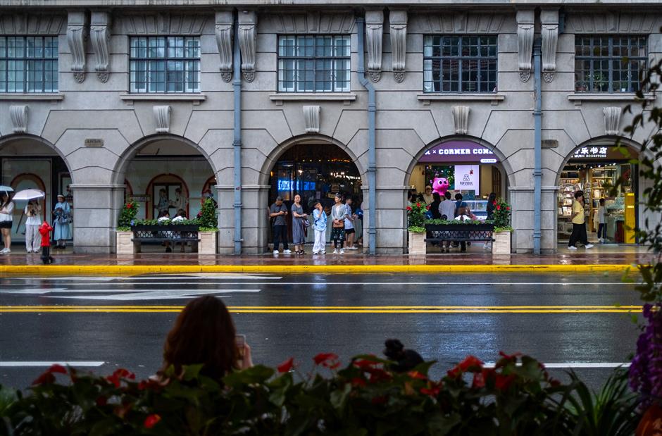 [Quick News] Brace for strong winds and heavy rainfall as Typhoon Co-may nears