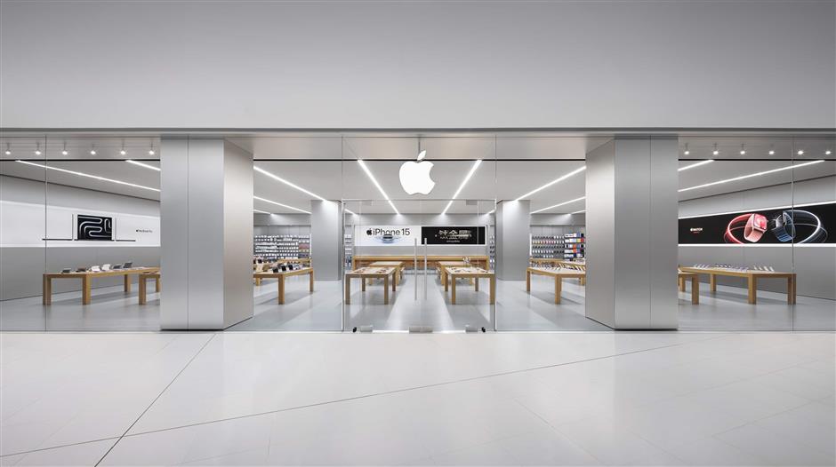 Shift in China's smartphone landscape: Huawei dominates as Apple shuts Dalian store