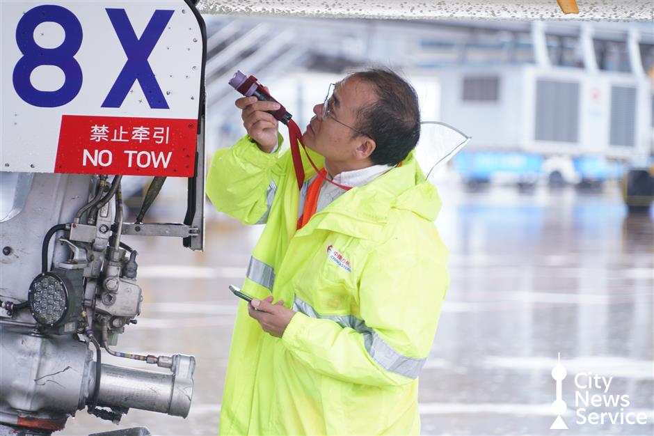 Typhoon Co-may disrupts 30 percent of flights at Shanghai airports