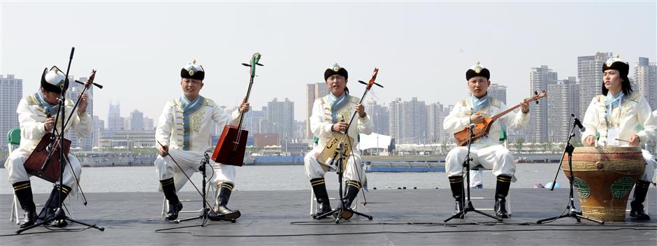 Traditional Mongolian throat singing echoes across generations
