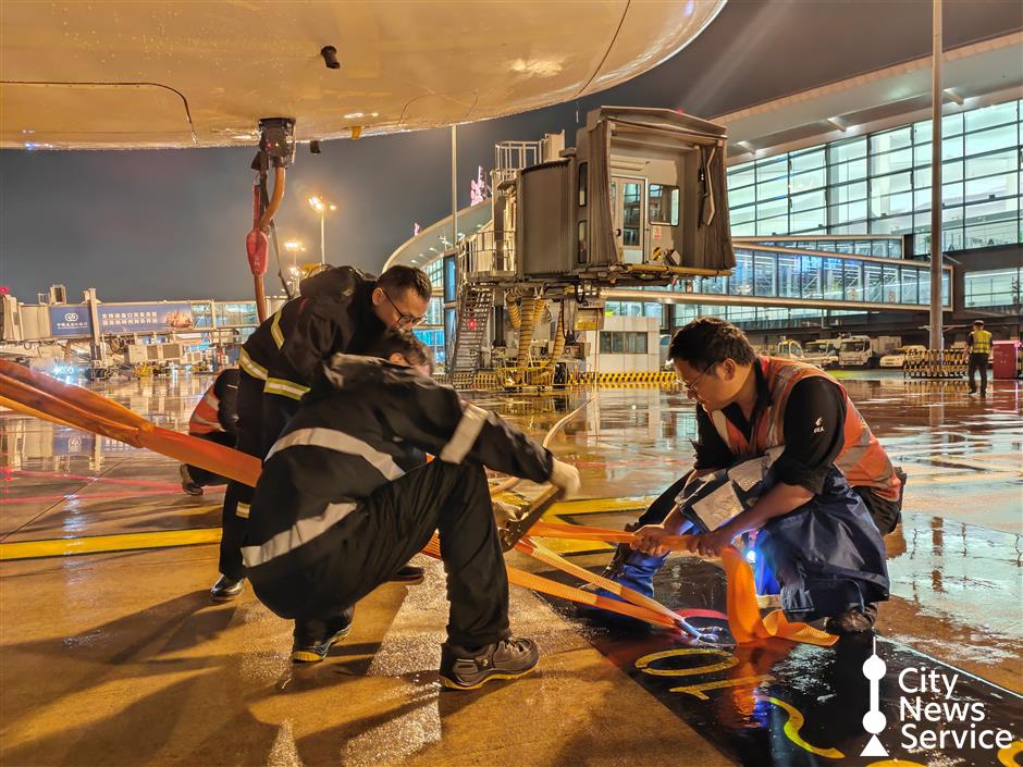 Typhoon Co-may disrupts 30 percent of flights at Shanghai airports