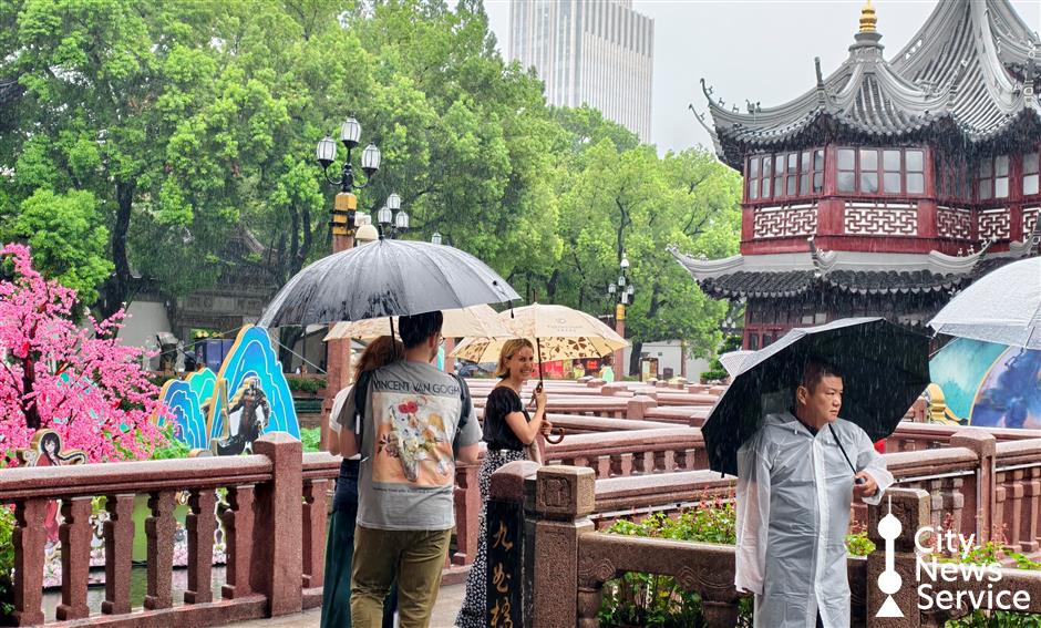 Shanghai issues lightning alert as thunderstorms loom