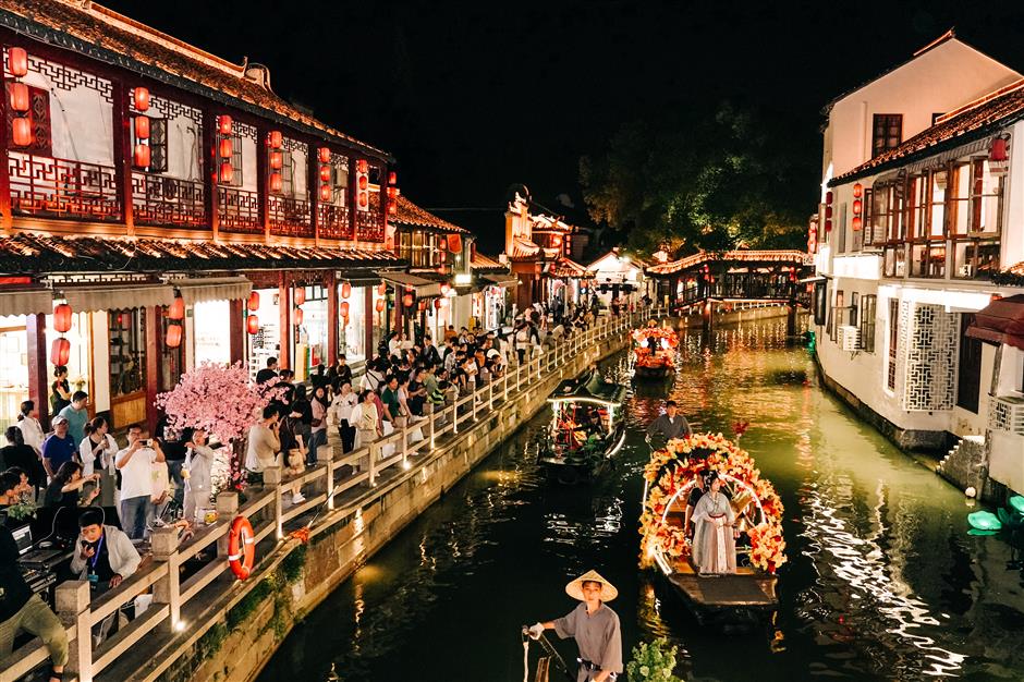 Qingpu kicks off summer season with festivals and tax-free shopping