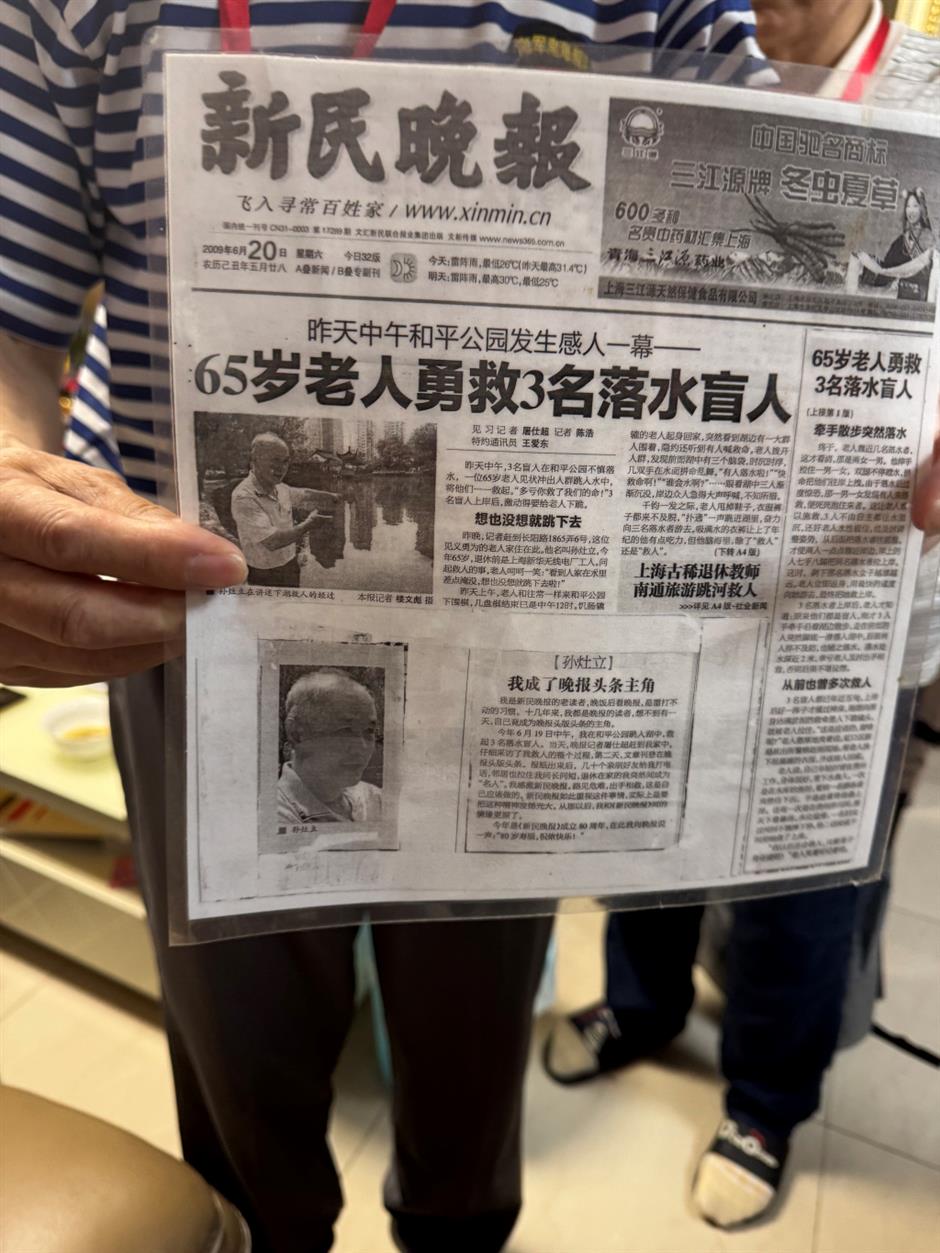 81-year-old veteran saves elderly woman from drowning in Shanghai
