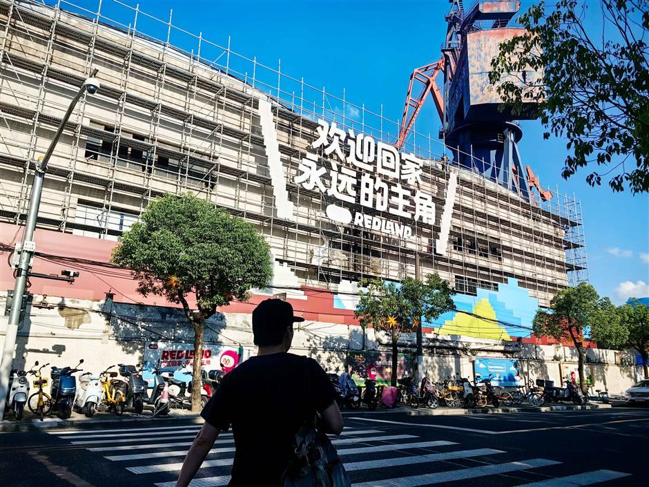 On the world's 1st 'pain island,' Shanghai turns fandom into business