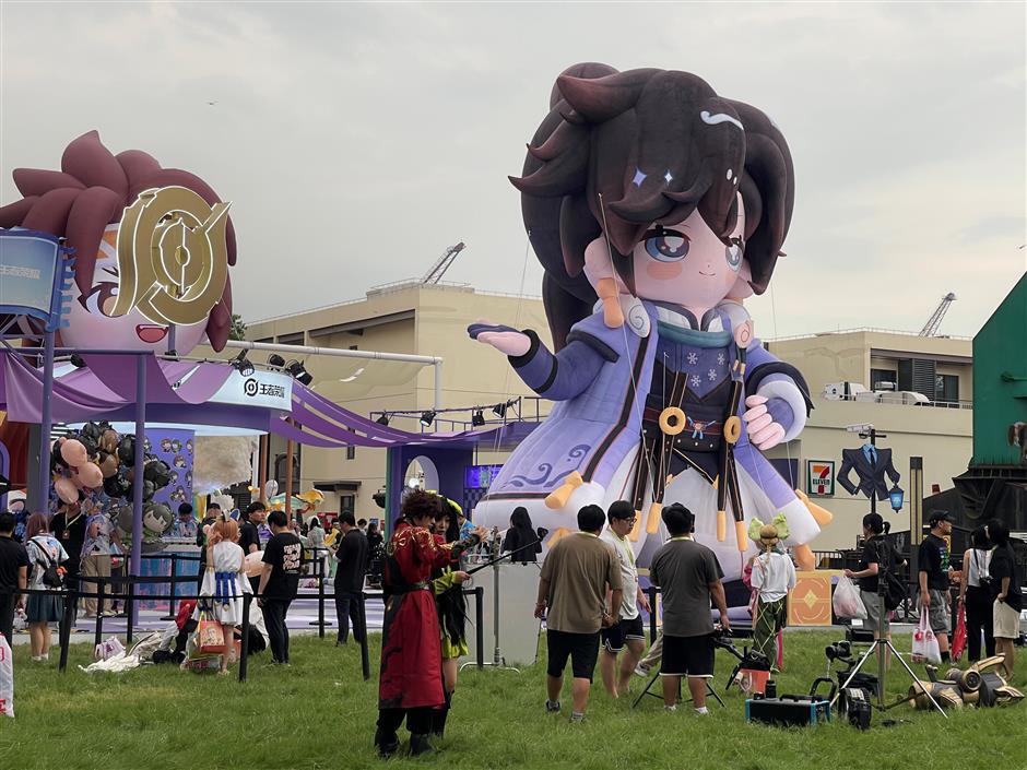 On the world's 1st 'pain island,' Shanghai turns fandom into business