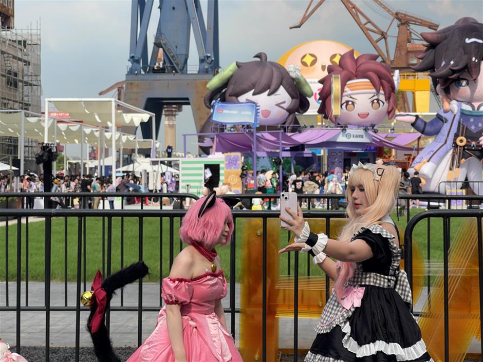 On the world's 1st 'pain island,' Shanghai turns fandom into business