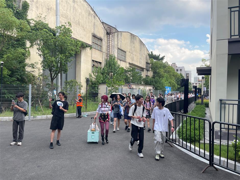 On the world's 1st 'pain island,' Shanghai turns fandom into business