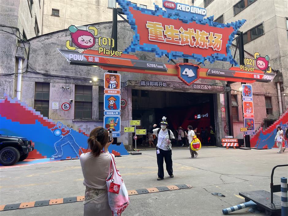 On the world's 1st 'pain island,' Shanghai turns fandom into business