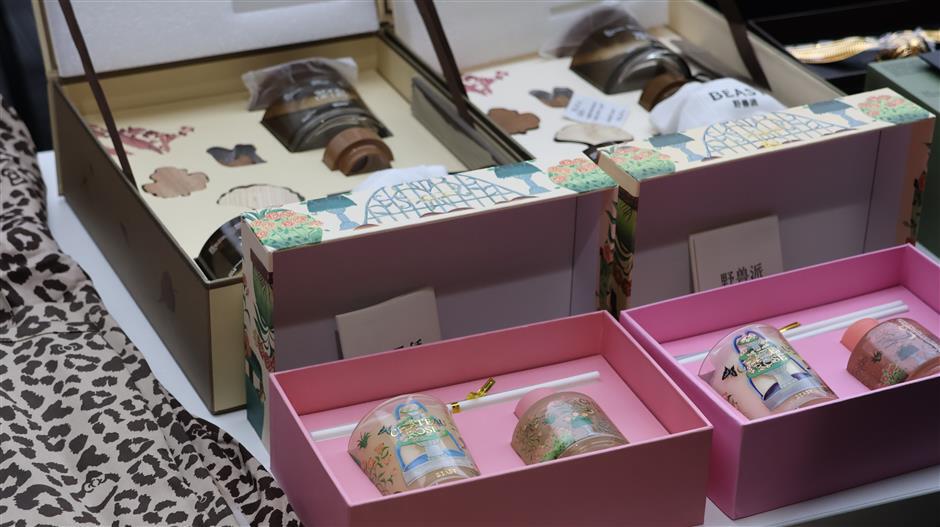 Fake kids' fashion show, conterfeit luxury items busted in Shanghai
