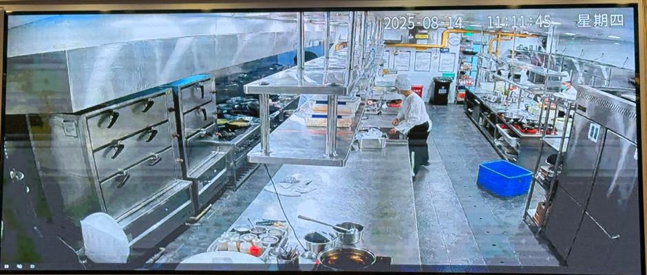 Changning market supervisors pioneer AI-driven inspections