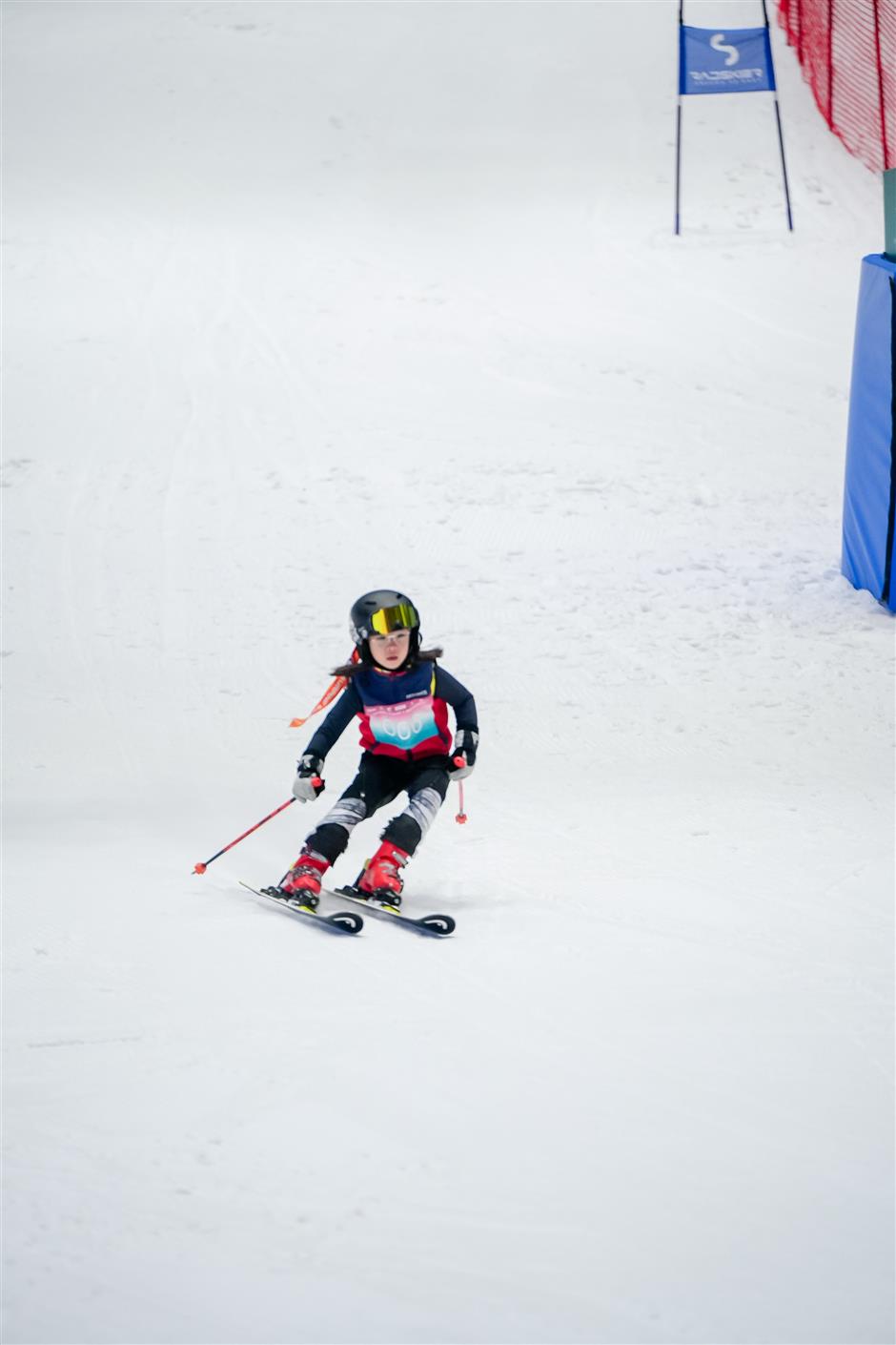 L*SNOW ski resort promotes alpine skiing with Vienna ski body