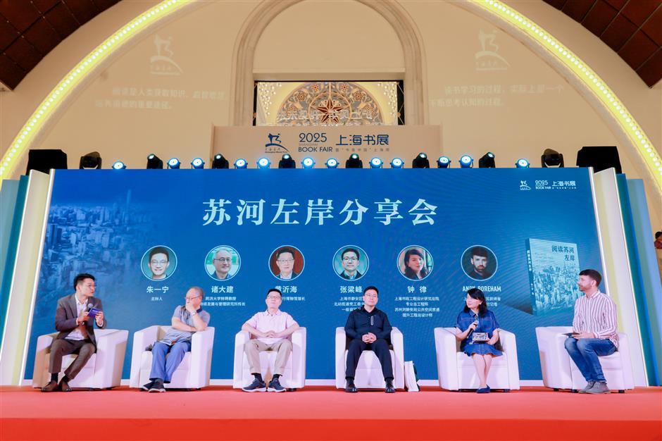 Shanghai Book Fair's outdoor Reading Night Market proves popular