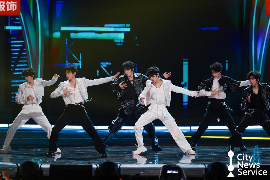 300,000 fans! Shanghai Metro to add extra trains for Teens in Times concert crowds