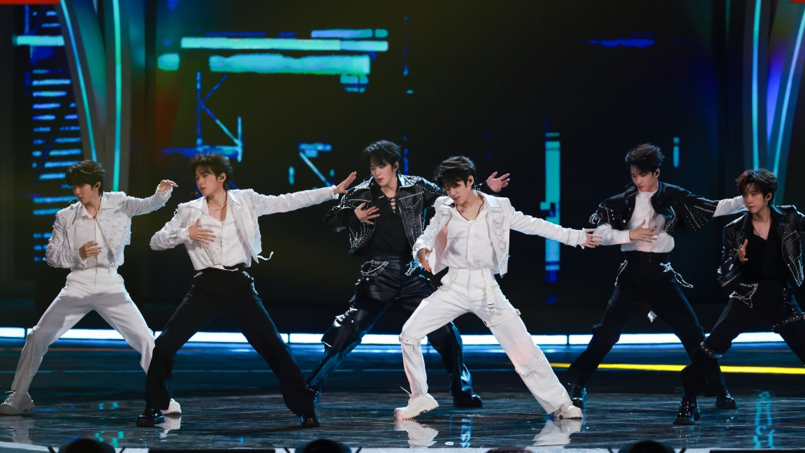 300,000 fans! Shanghai Metro to add extra trains for Teens in Times concert crowds