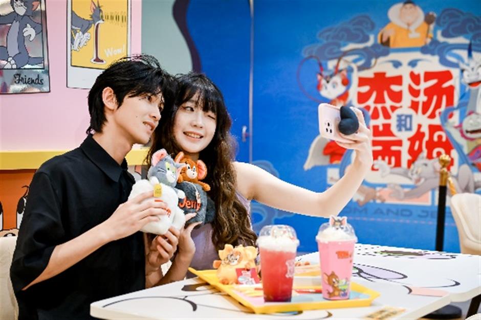 'Bund in Love' adds sparkle to Chinese Valentine's Day revelry