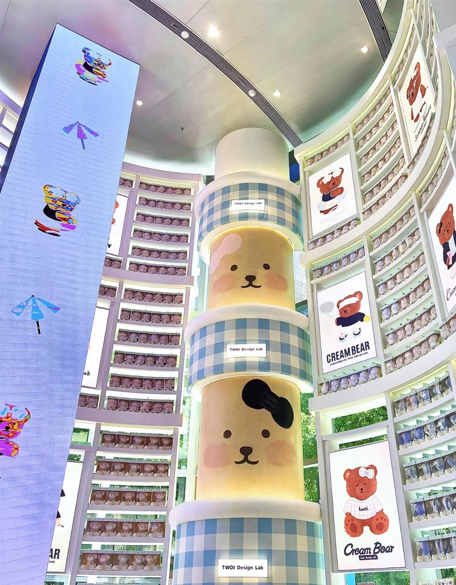 [First in Shanghai] Shanghai gets into the groove with ceamwear chic, anime streets, and posh pet life
