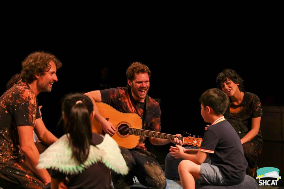 A song on the moon brings theater to autistic children