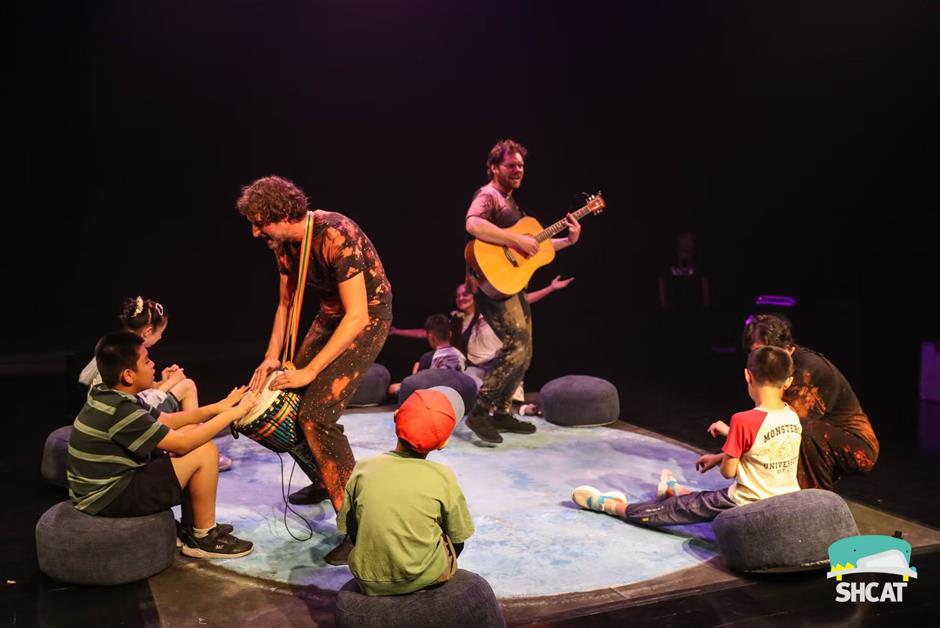 A song on the moon brings theater to autistic children