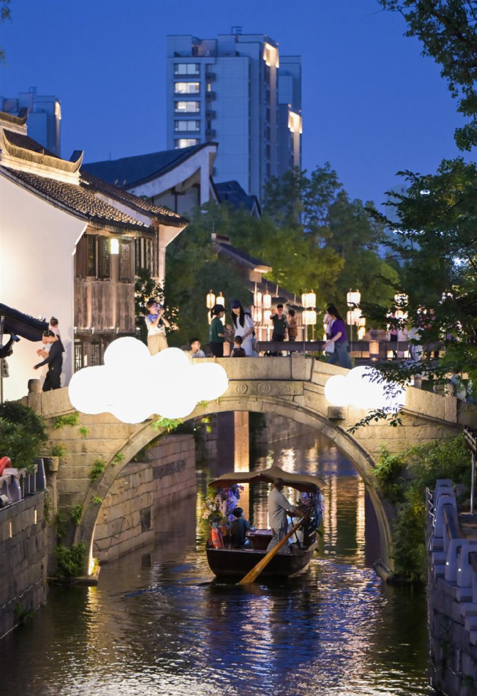 Night markets, Norwegian photography on display in Panlong Tiandi