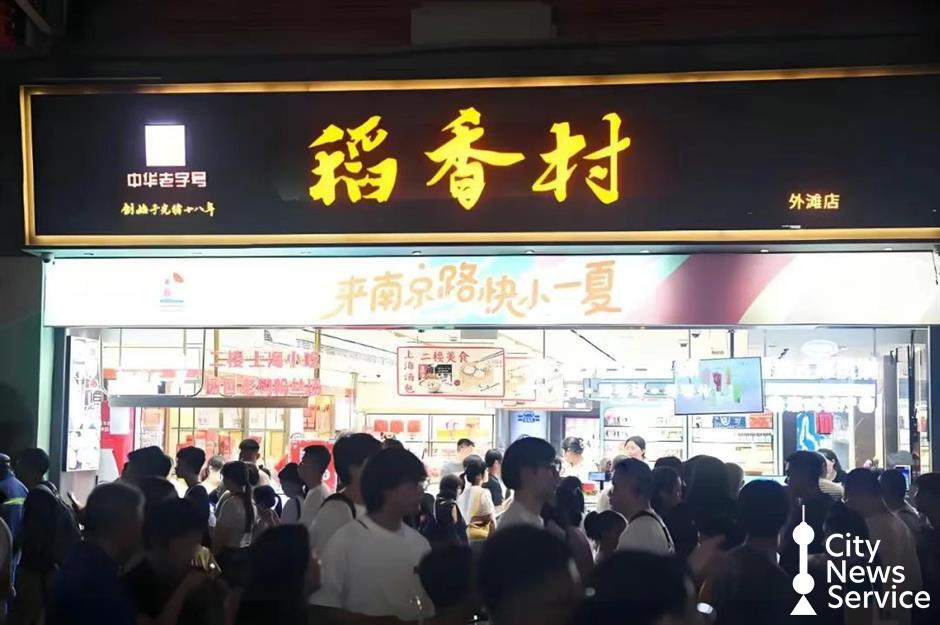 Summer shoppers send Nanjing Road sales soaring