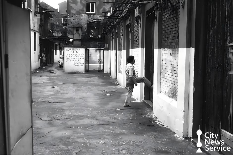 A city in motion as seen through Xu Haifeng's lens