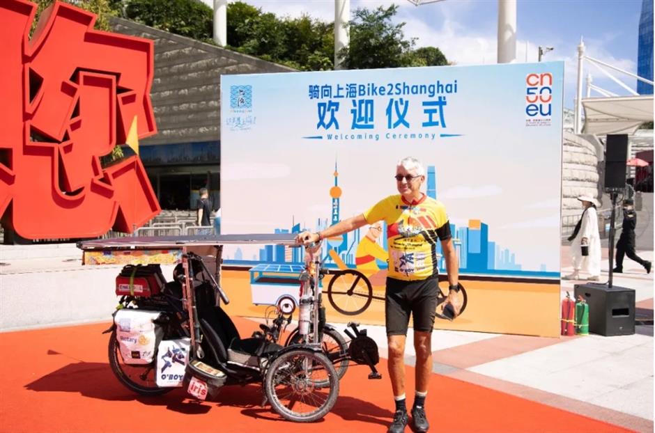 63岁比利时骑手跨欧亚万里抵沪,
