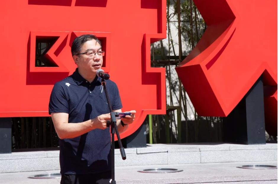 63岁比利时骑手跨欧亚万里抵沪,