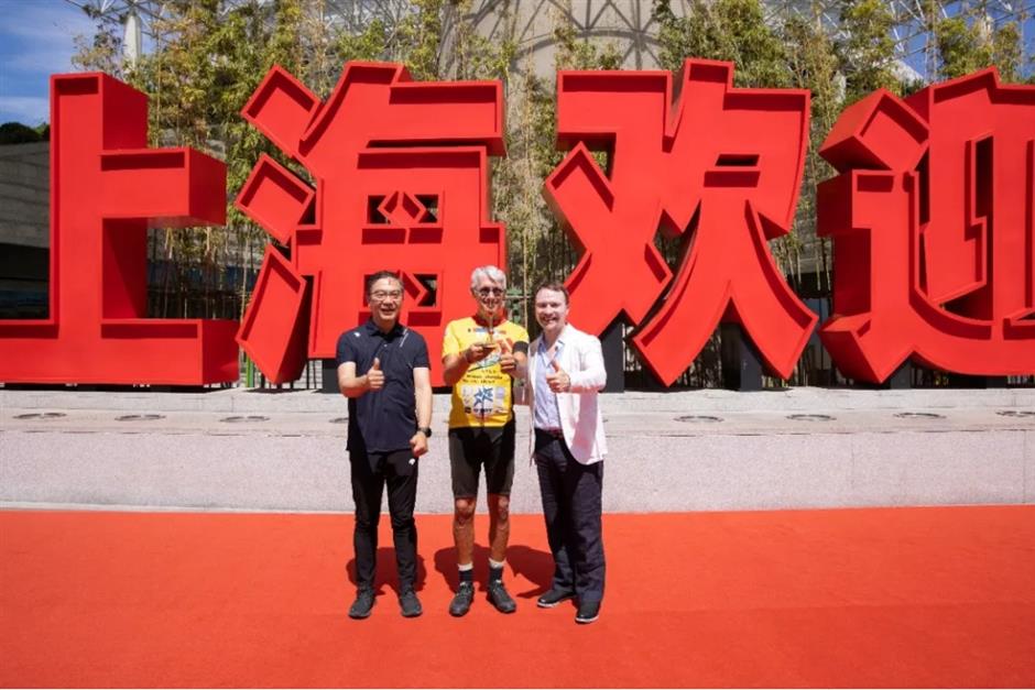 63岁比利时骑手跨欧亚万里抵沪,