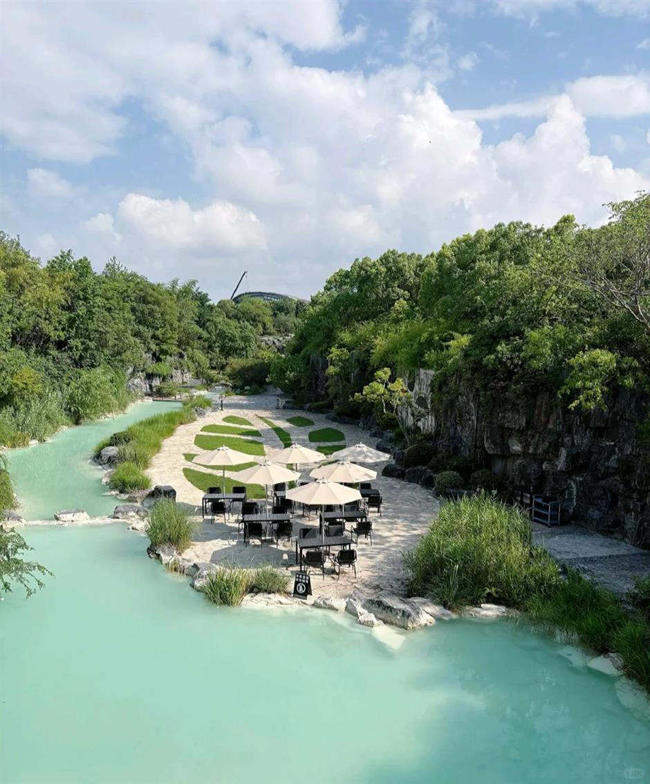 在上海!这是咖啡馆?一眼九寨沟!