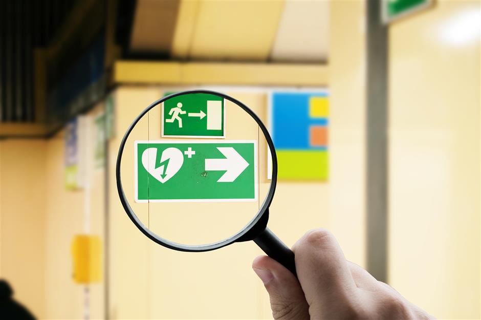 [Explainer] Golden 4 minutes: How to locate and use an AED quickly