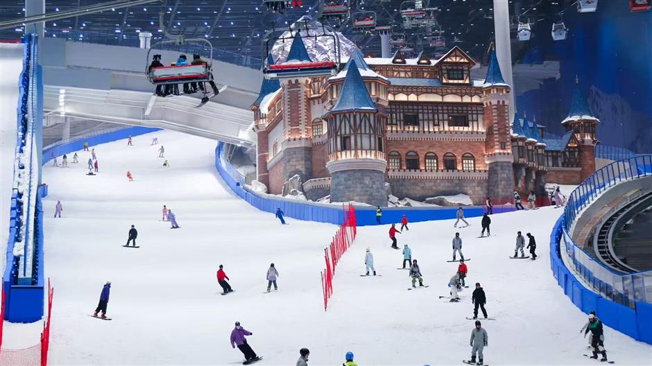 Shanghai's famous landmarks take shape in snow