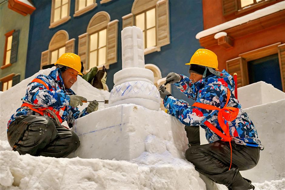 Shanghai's famous landmarks take shape in snow