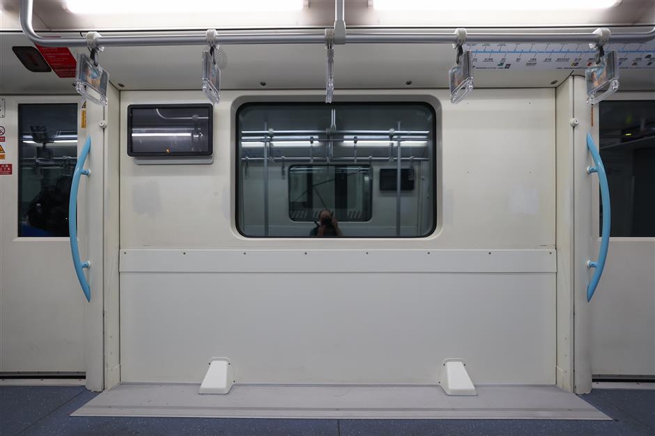 Shanghai Metro Line 9 trims seats for more riders