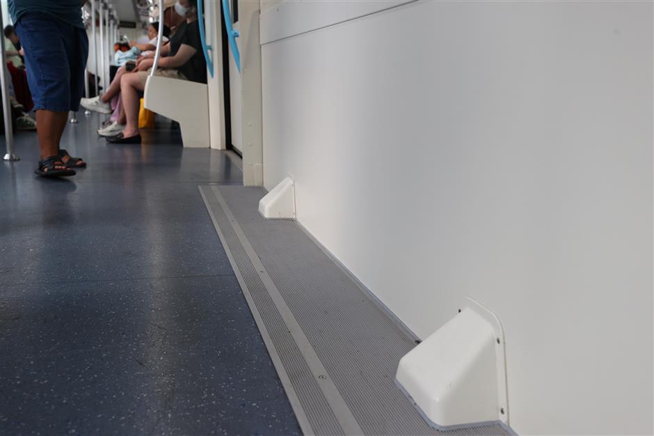 Shanghai Metro Line 9 trims seats for more riders