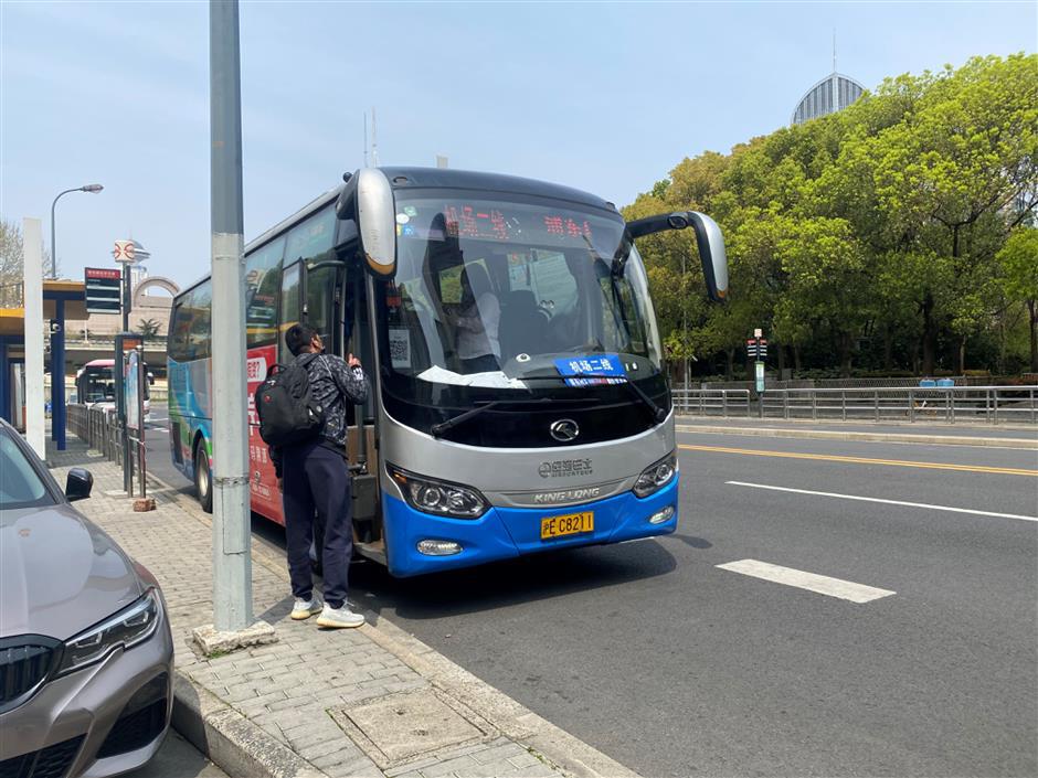 Shanghai to cancel two airport bus lines