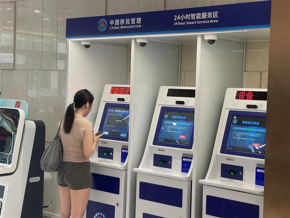 Shanghai expands 24-hour self-service for Hong Kong, Macau travel permits