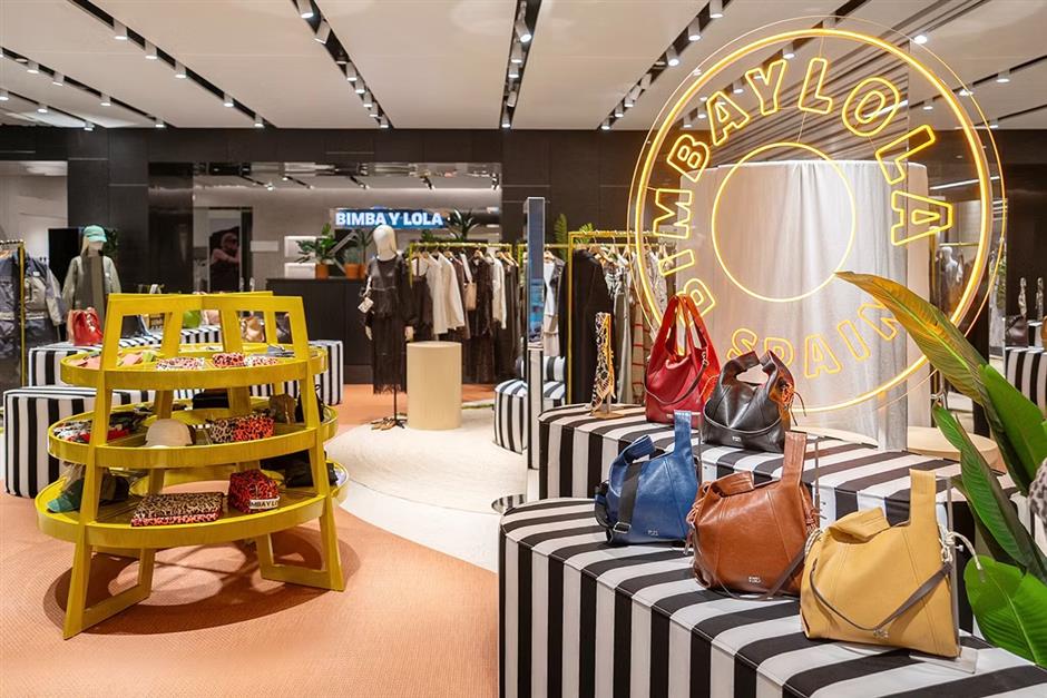 [First in Shanghai] From House of H&M to Labubu, Global Brands Are Lighting up the Scene